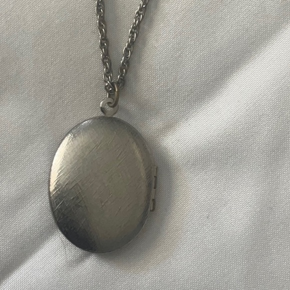 Silver Locket, Silver Chain - Picture 5 of 5